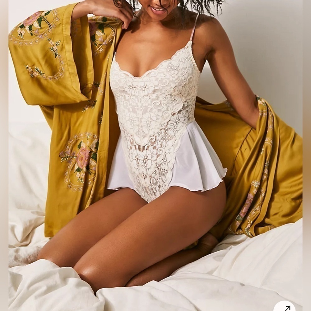Free People Revolve HAH Sexy Maid to Wear Bodysuit in Blanc Lace Sz Small NWT - Picture 2 of 15